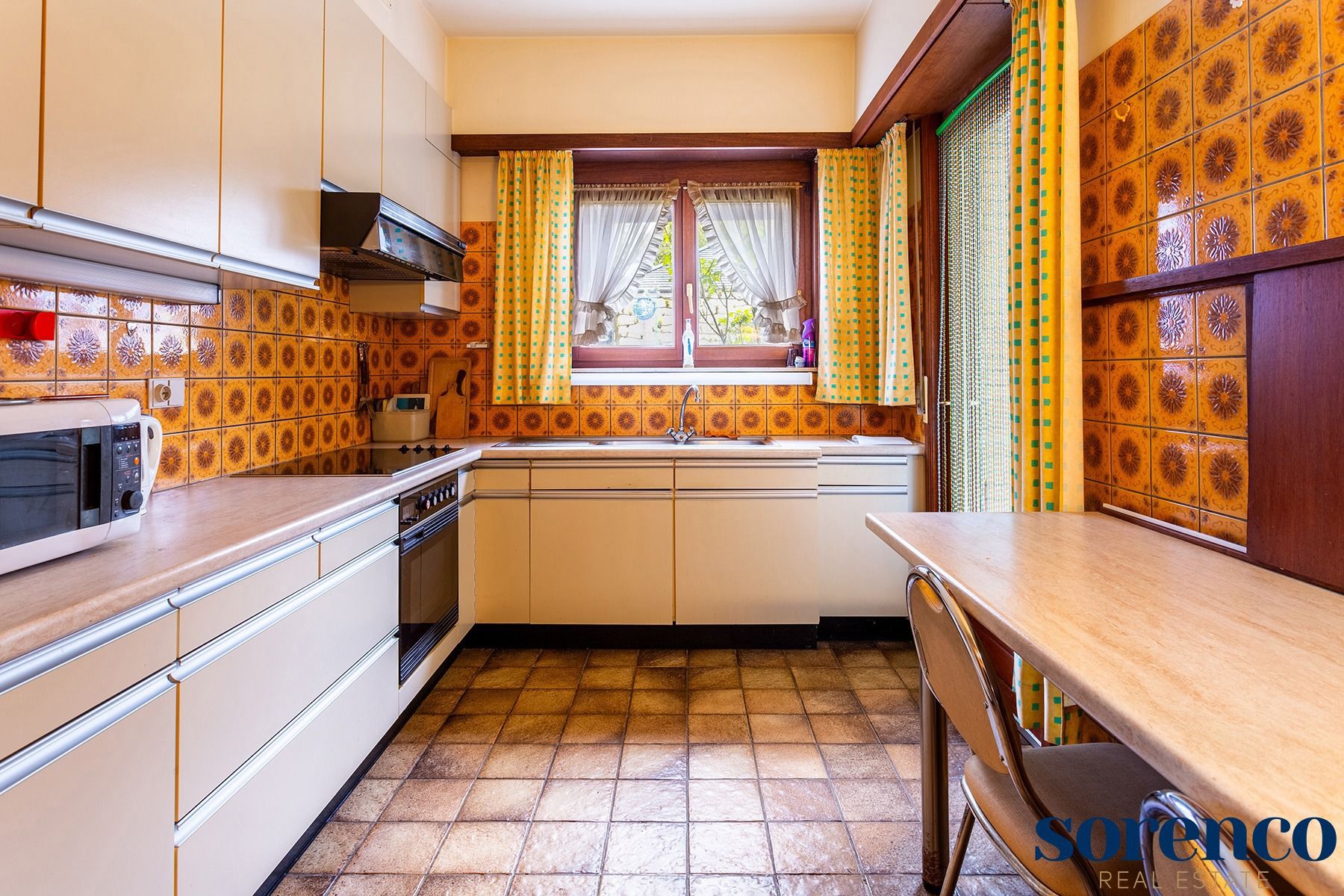 Zoersel: Zeer ruim te renoveren authentieke seventies twee woonst op een magnifiek perceel foto 7