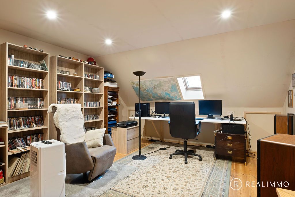 Rustige gezinswoning op 789m² foto 16