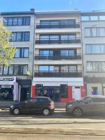 Opbrengsteigendom bestaande uit handelspand en 4 appartementen - Bredabaan 483 - 690 m2 foto {{pictureIndex}}