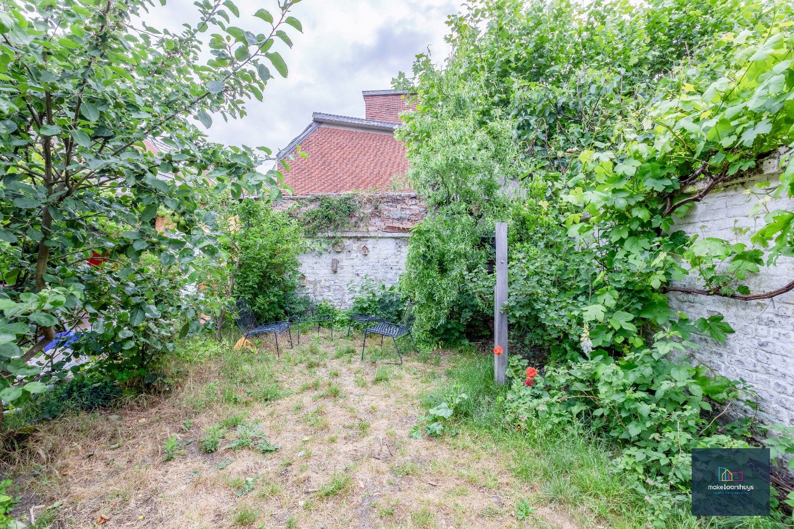 Instapklare woning met aangename tuin en garage foto 22