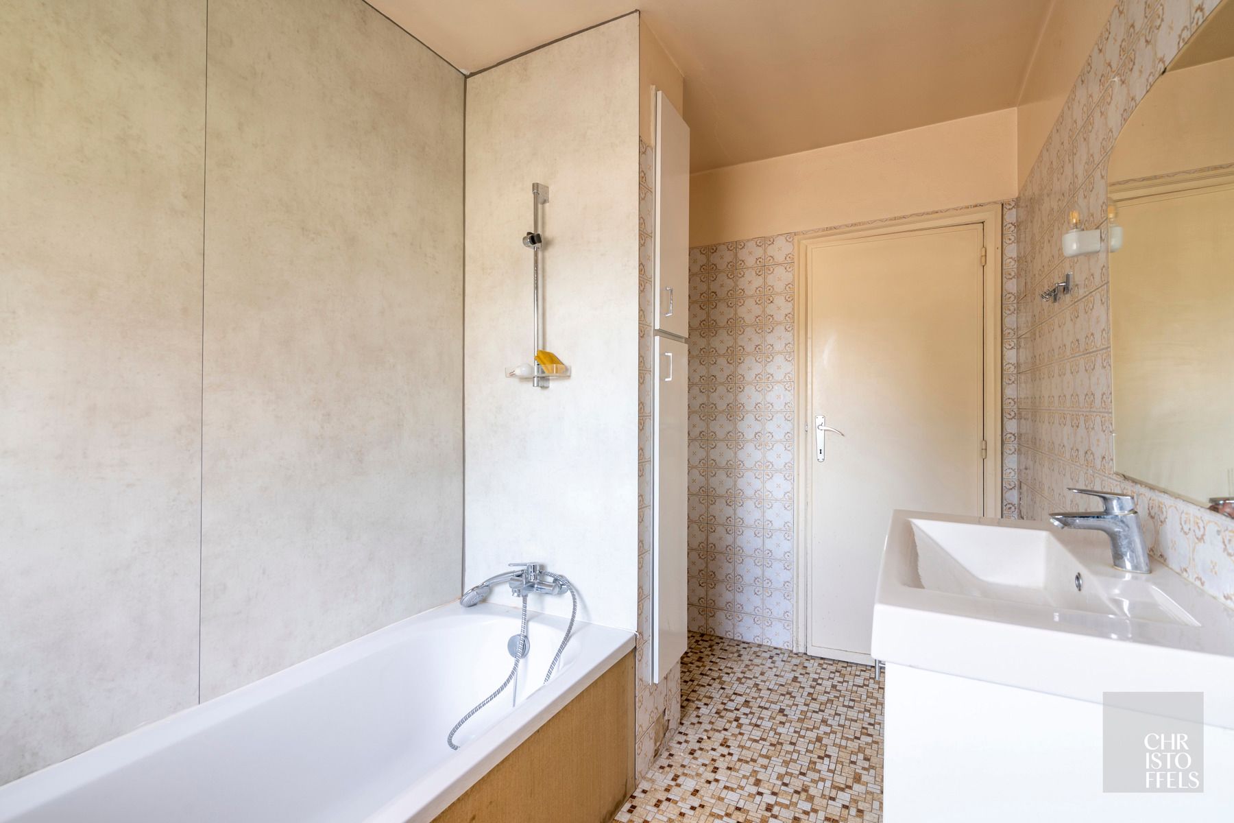 Ruime opbrengsteigendom (384m²) op een perceel van 2.681m² in hartje Zutendaal foto 9