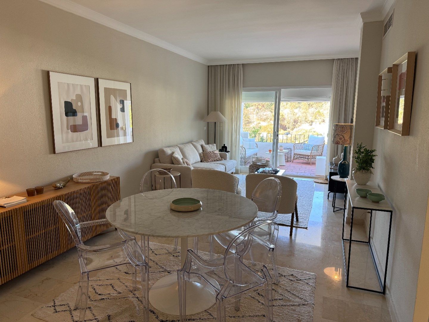 Aangenaam instapklaar en bemeubeld appartement op de golf van La Quinta, Benahavis. foto 2