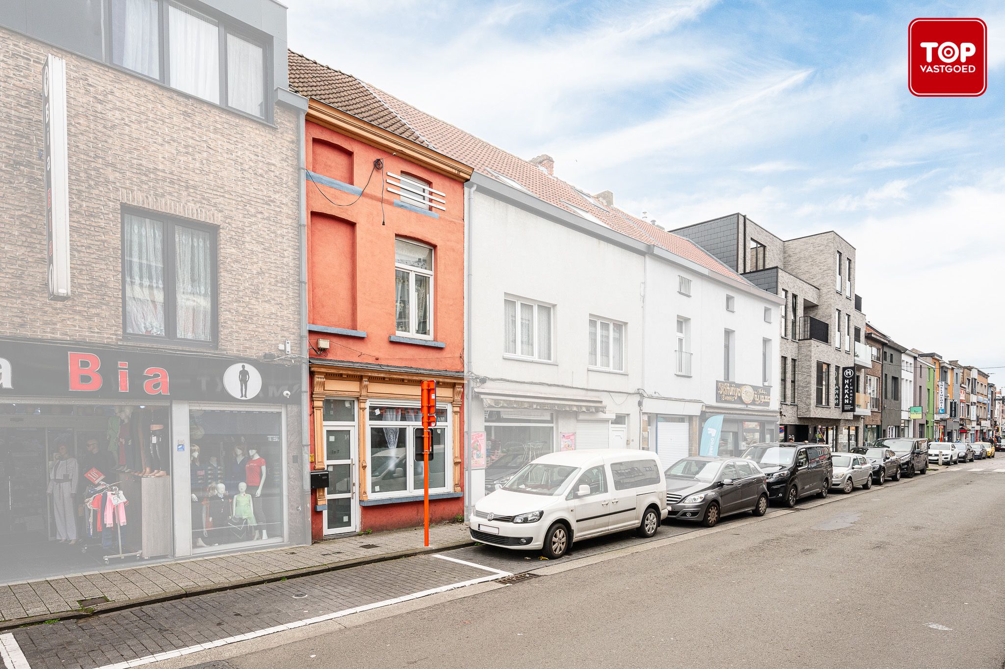 Stadswoning met 4 slaapkamers in een levendige winkelstraat. foto 1