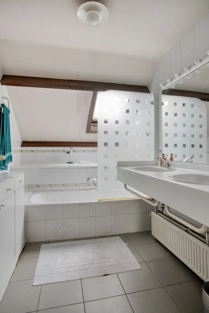 Rustig gelegen multifunctionele architecturale parel met prachtige tuin foto 17