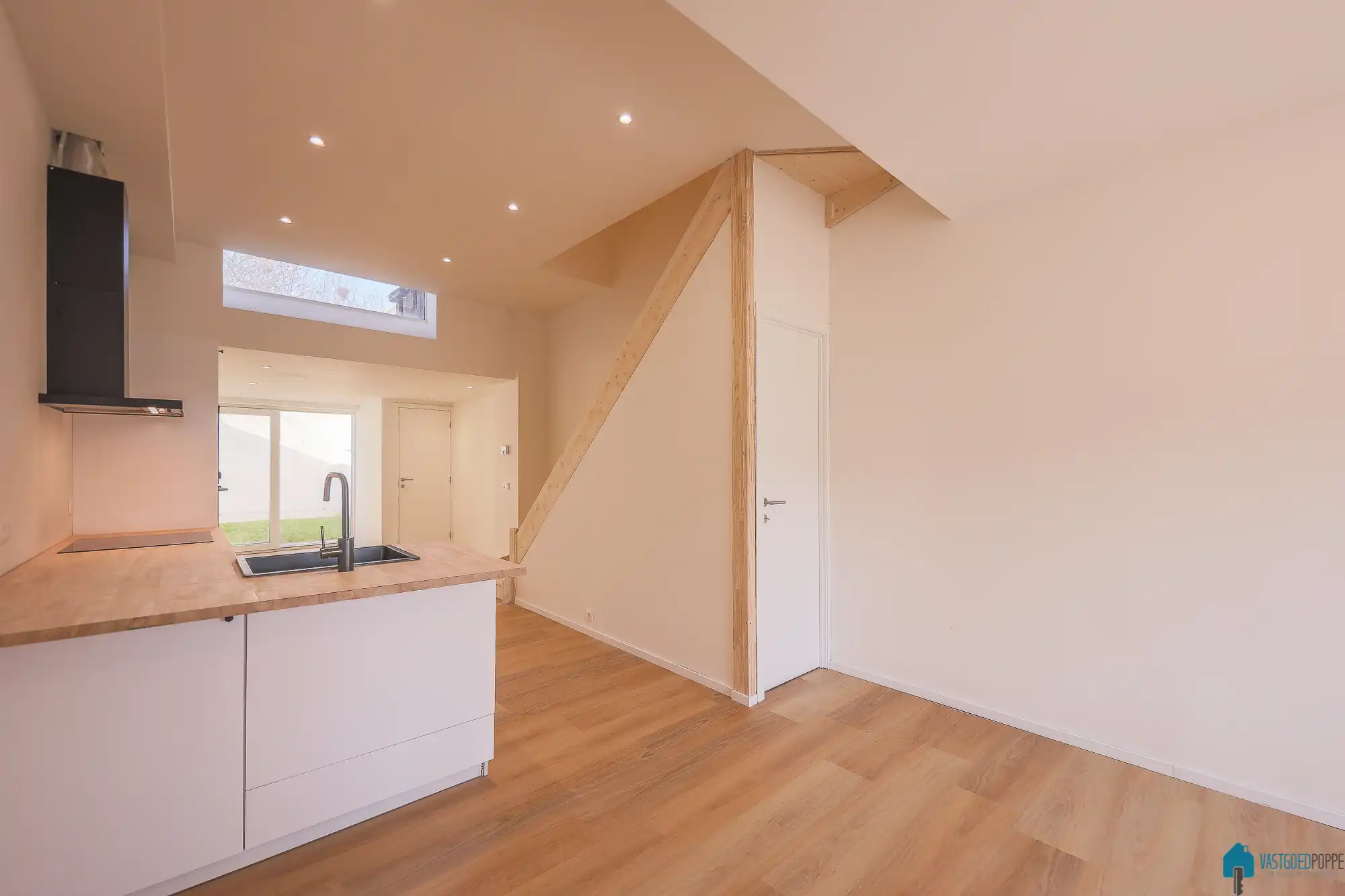 Volledig gerenoveerde stadswoning  foto 2