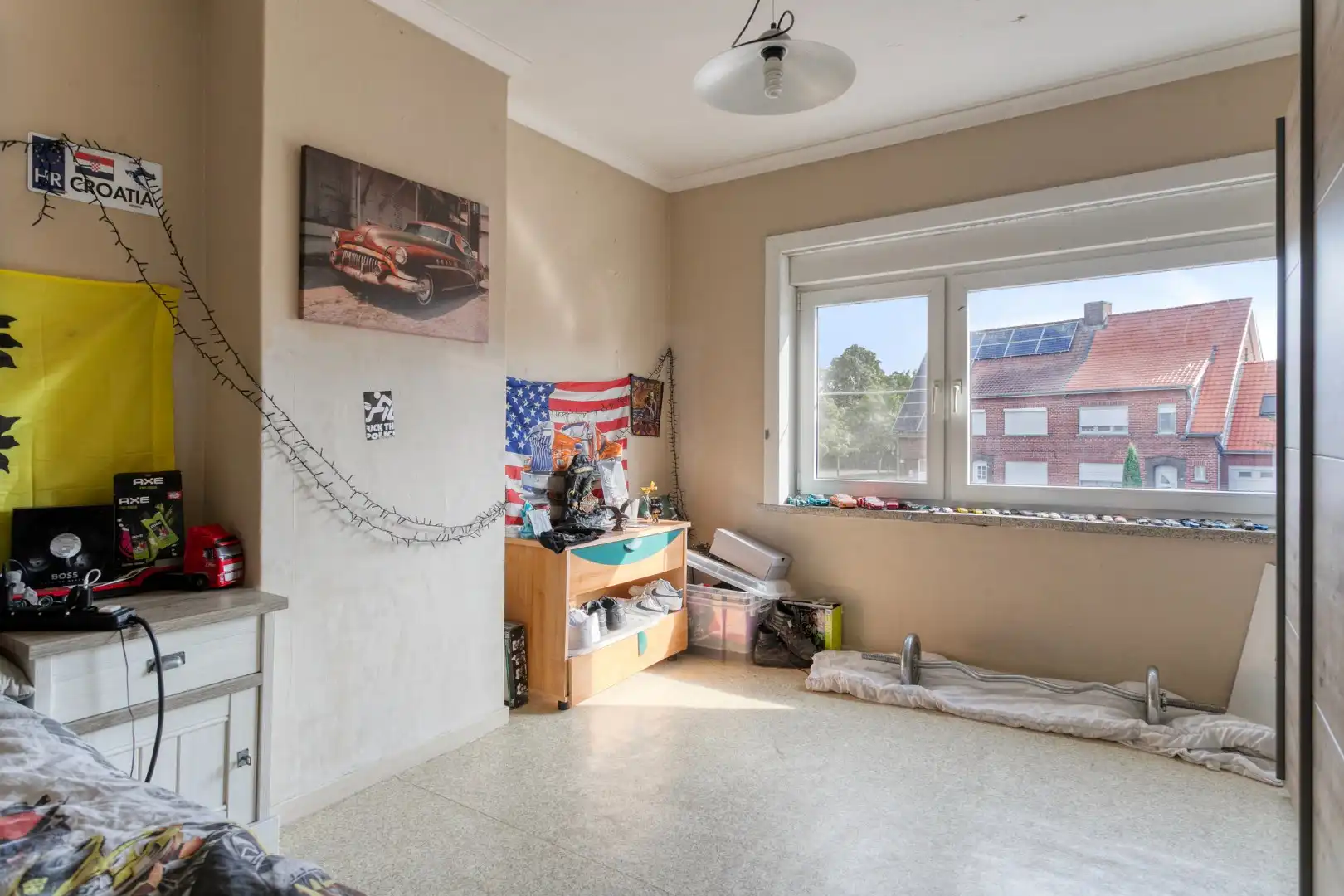 Te renoveren gezinswoning met garage foto 21