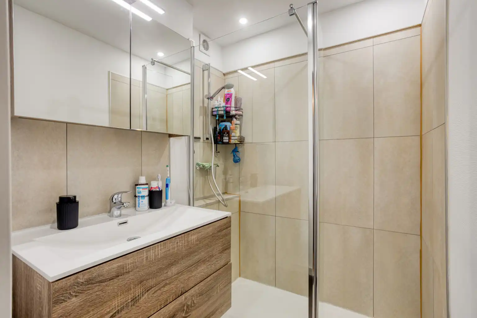 Instapklaar 2 slaapkamer appartement met prachtig uitzicht  foto 11