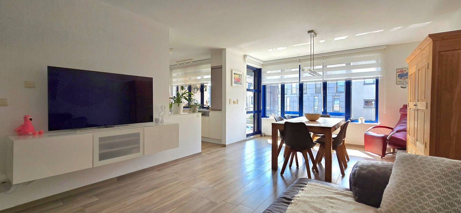 TE KOOP : instapklaar appartement op centrale ligging met 2 slaapkamers en 2 terrassen foto {{pictureIndex}}