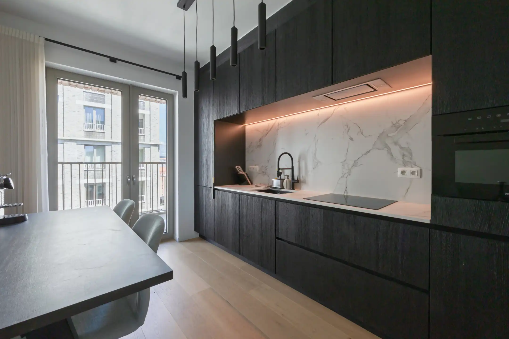 ANTWERPEN -Twee slaapkamer appartement met zicht op water foto 6