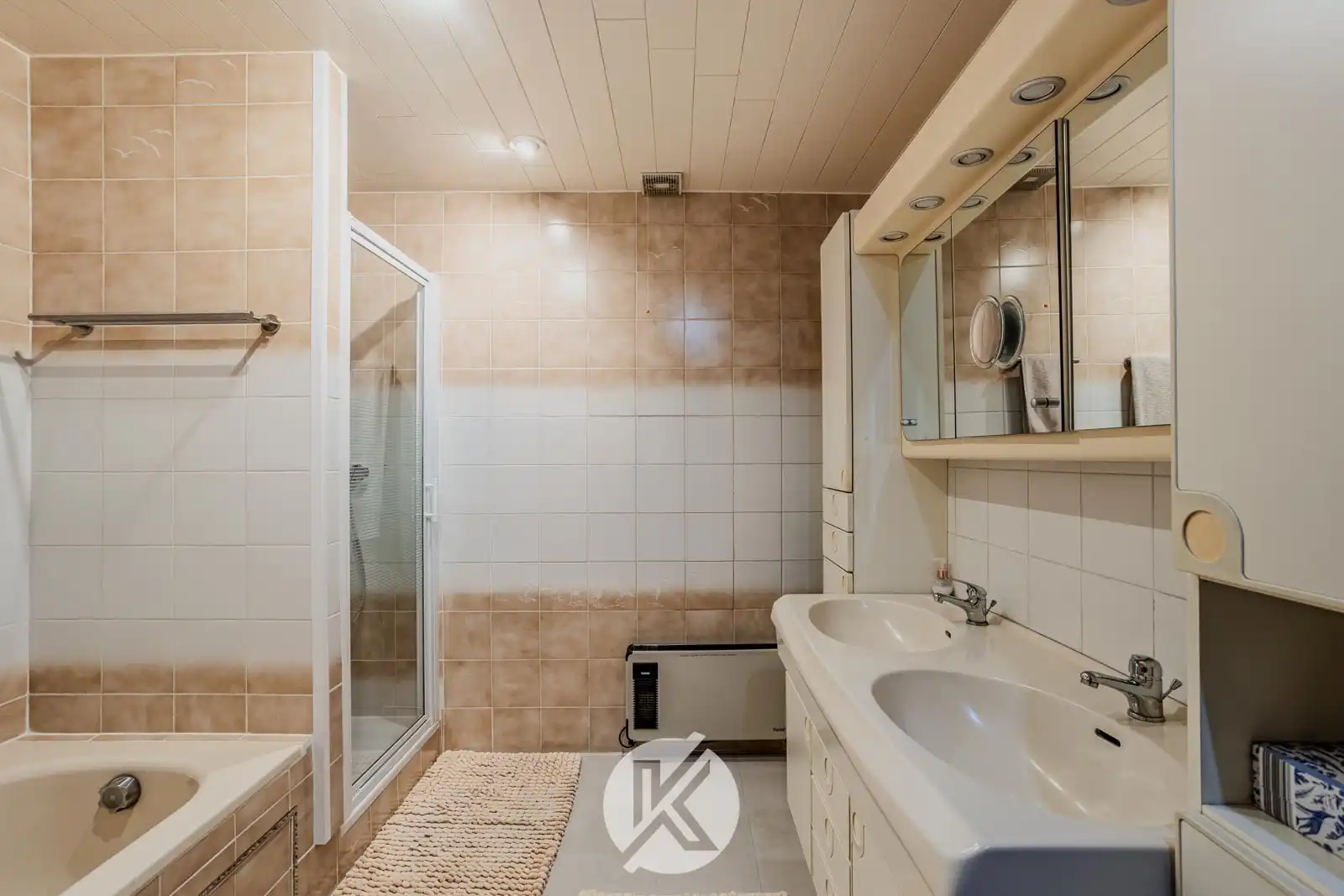 Ruime halfopen bebouwing op strategische locatie foto 17