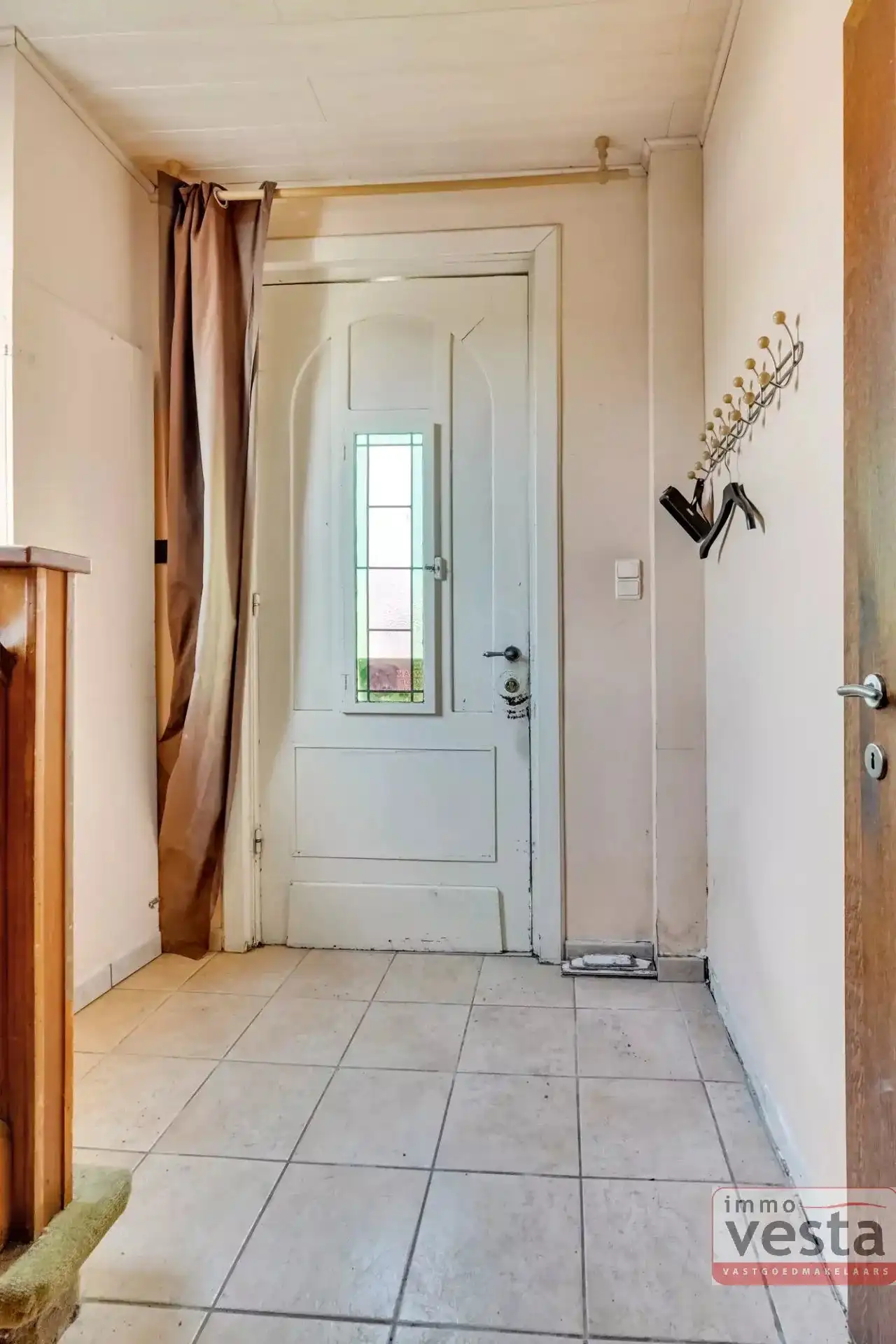 Ruime, op te knappen woning aan de stadsrand foto 6