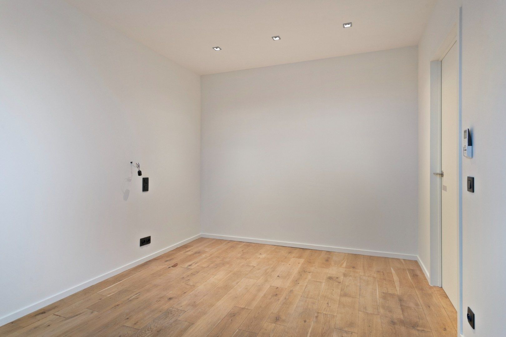 Gerenoveerde woning met prachtige leefruimte en garage! foto 9