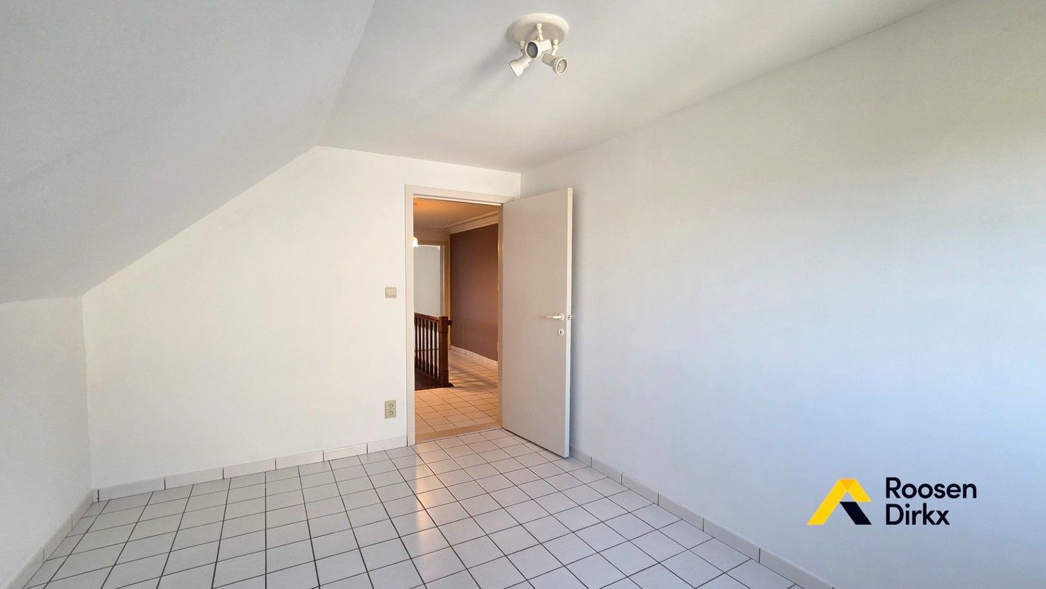 Degelijke woning met 3 slaapkamers en prachtig zicht op ±9 are! foto 25