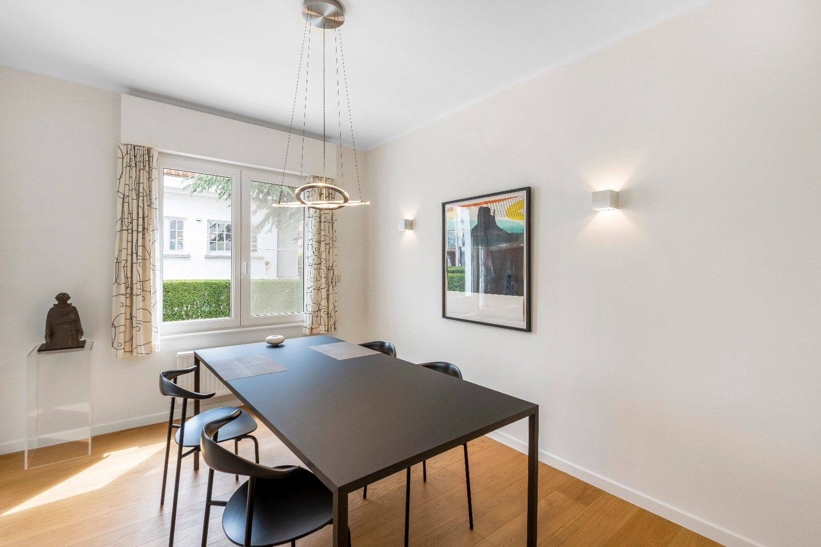 Zeer verzorgd en zonnig hoekappartement, rustig gelegen in de Koningslaan, vlakbij de winkels en de dijk. Incl. garage én staanplaats. foto 13