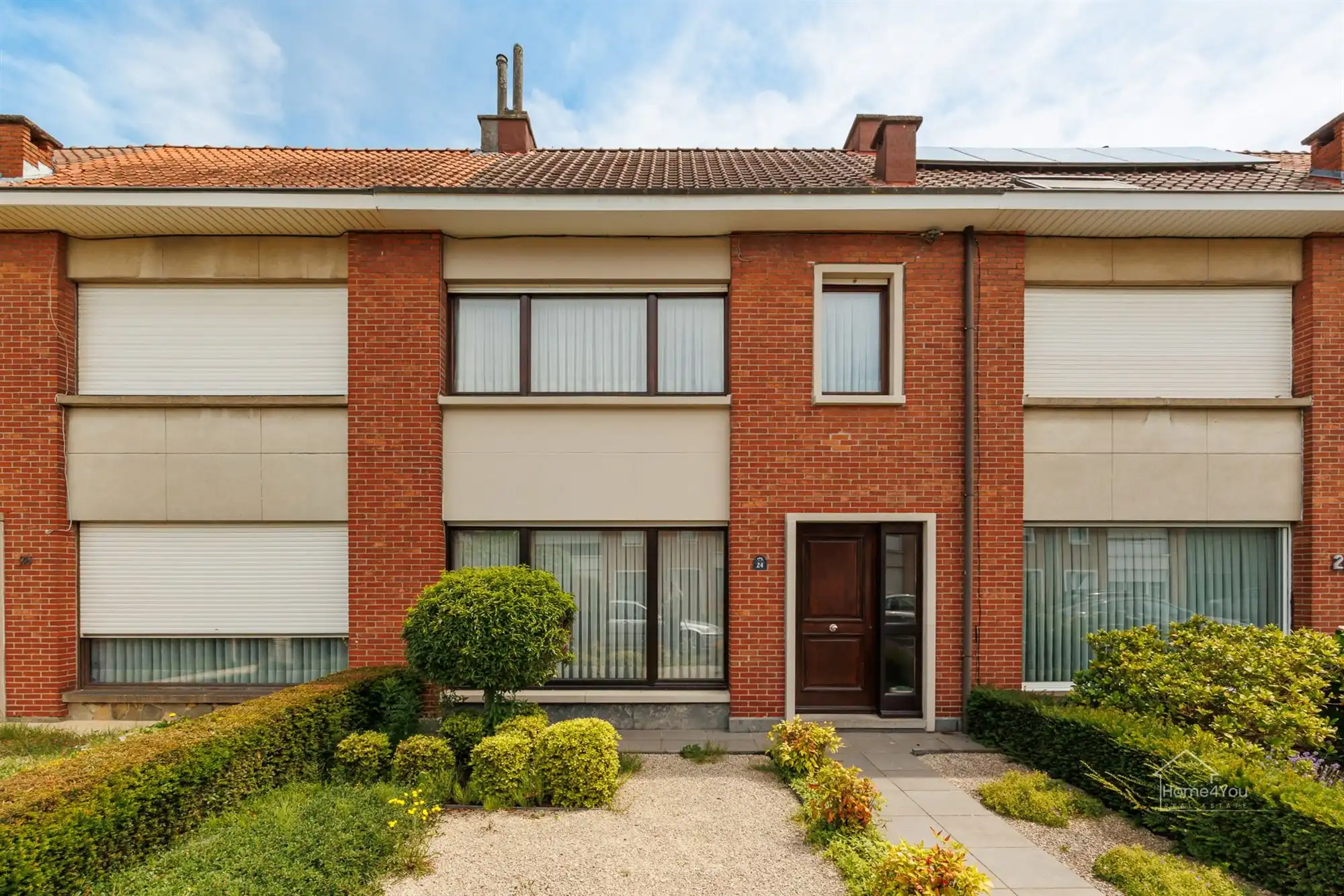 Hoofdfoto van de publicatie: Te renoveren rijwoning met garage op toplocatie te Kontich