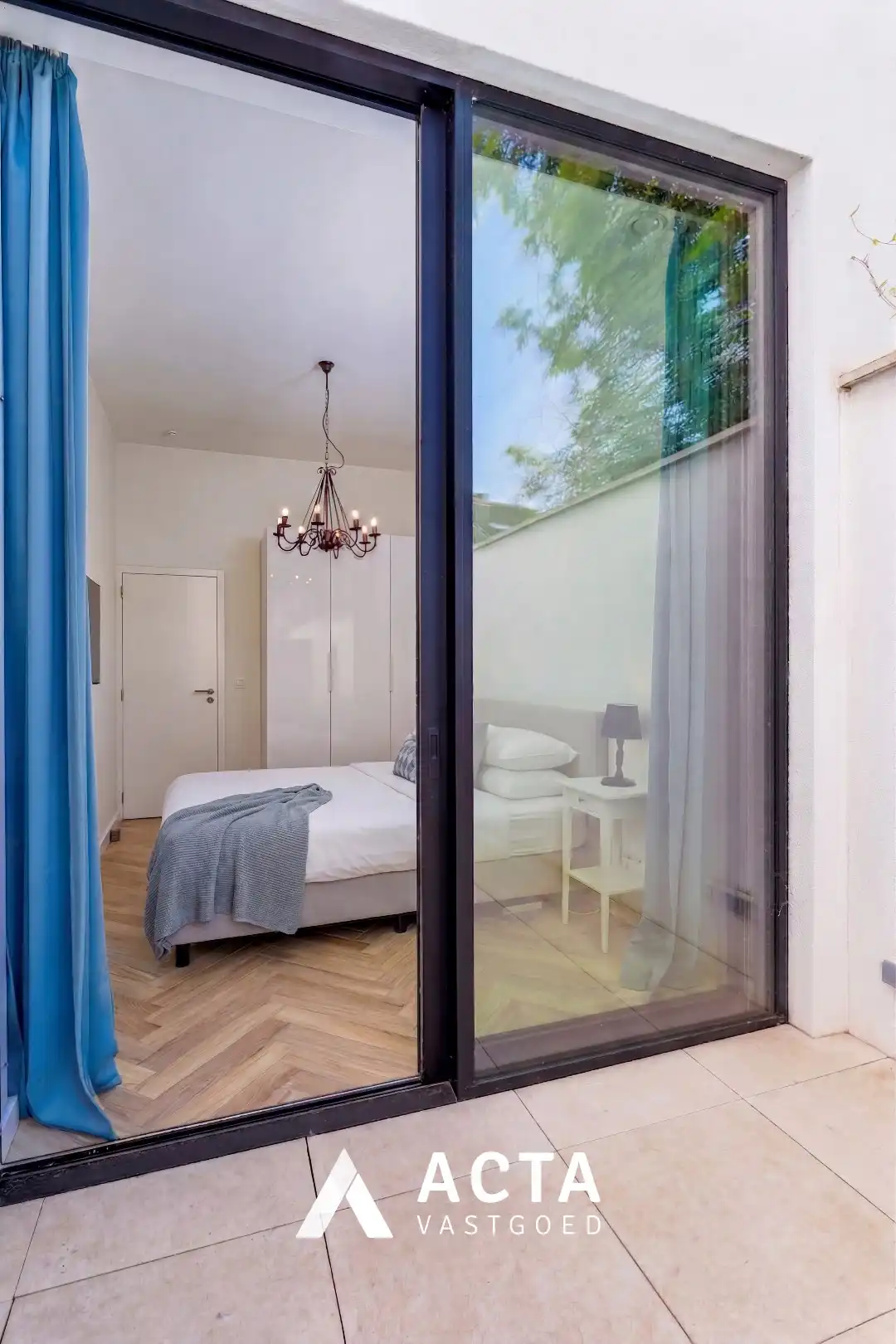 Luxueus gelijkvloersappartement met terras nabij Zeedijk van Mariakerke foto 12