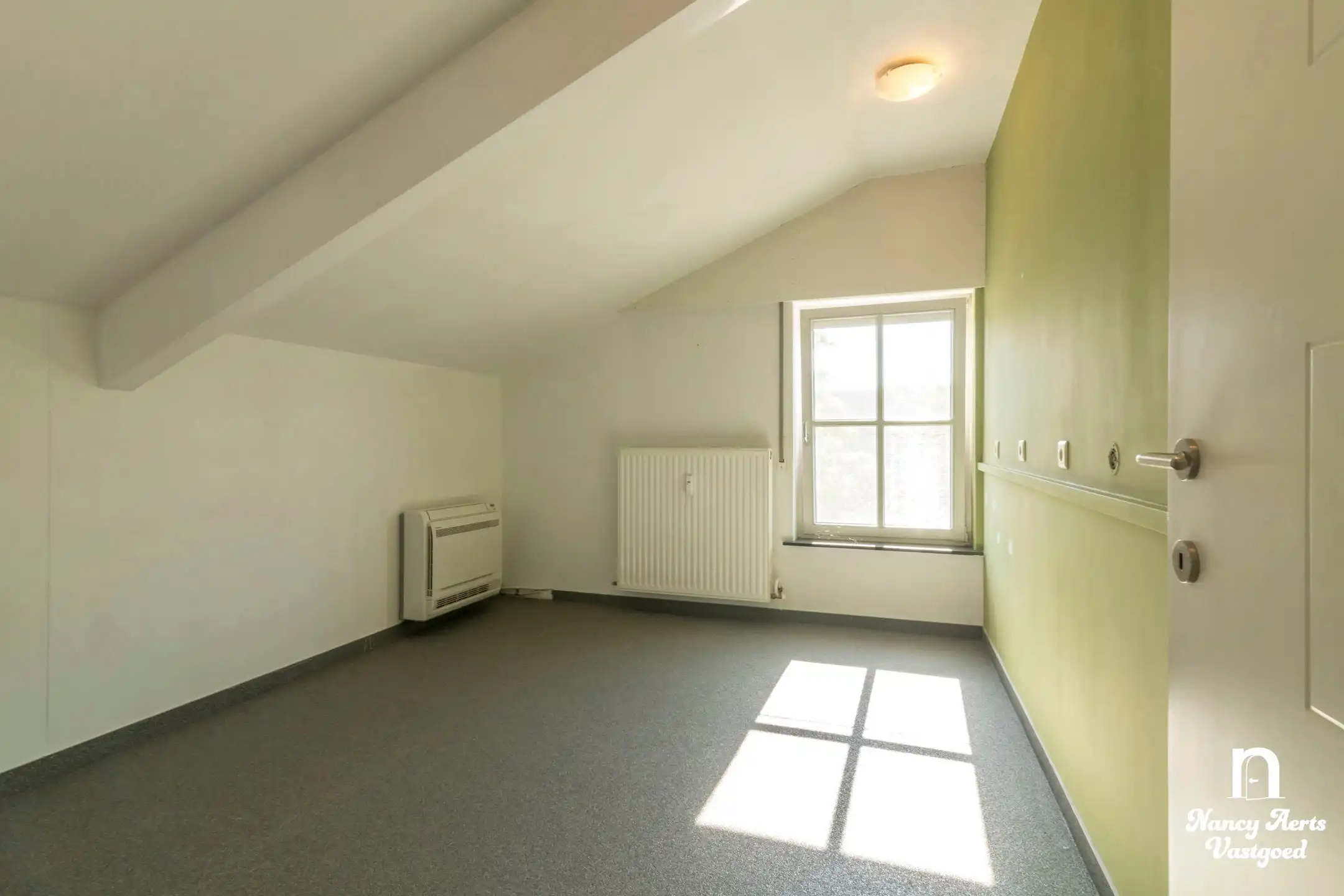 Loods van 550 m² met kantoor en woning met 4 slaapkamers foto 31
