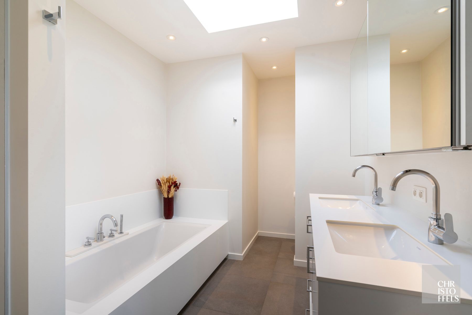 Luxe Penthouse met panoramische glaspartijen en 96m² terrassen in Parkresidentie Oud-Rekem foto 5