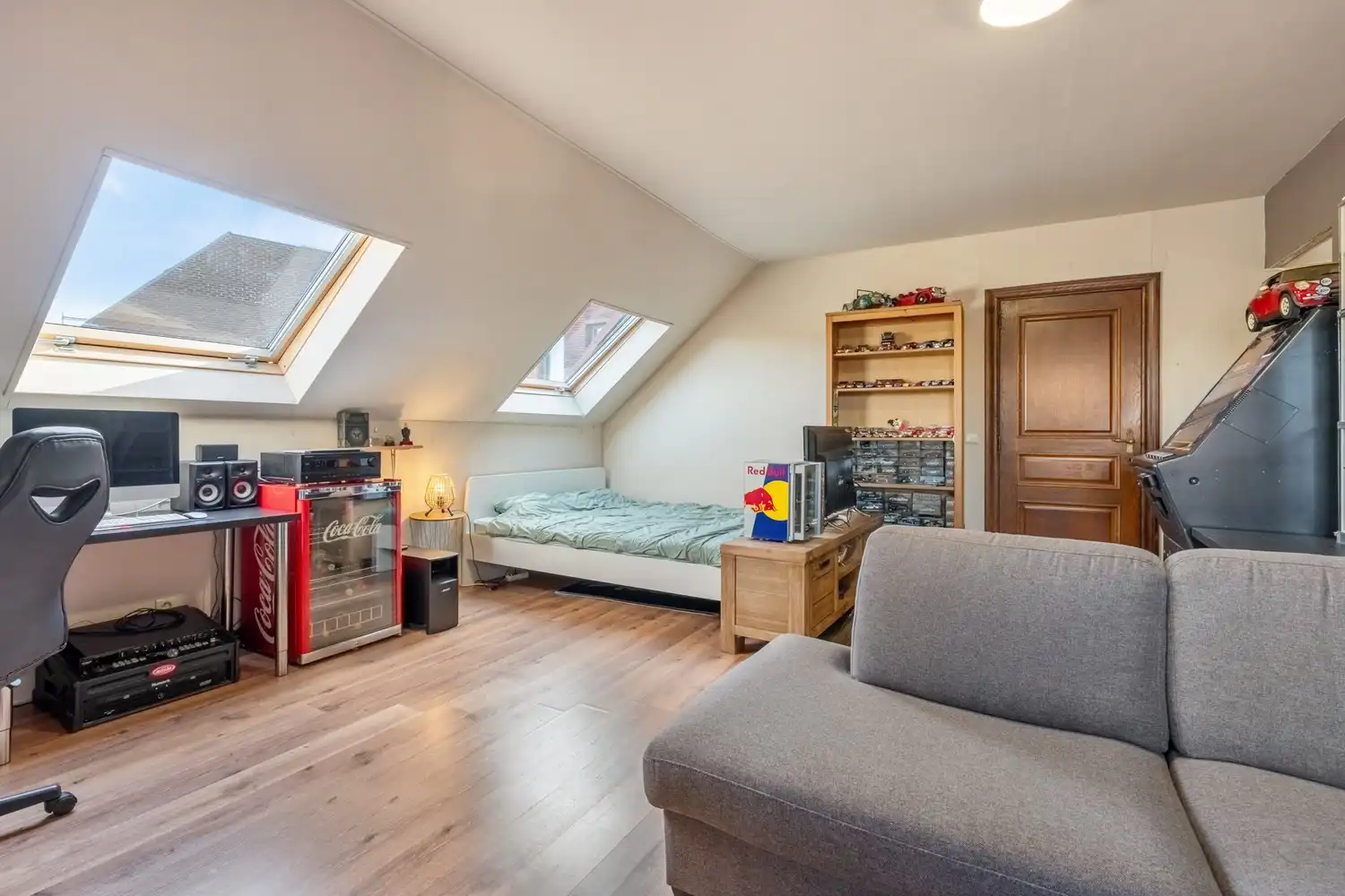 Goed gelegen, halfopen en energiezuinige woning met 3 slaapkamers, een bureau en een oprit met een garage te Kessel-Lo! foto 21