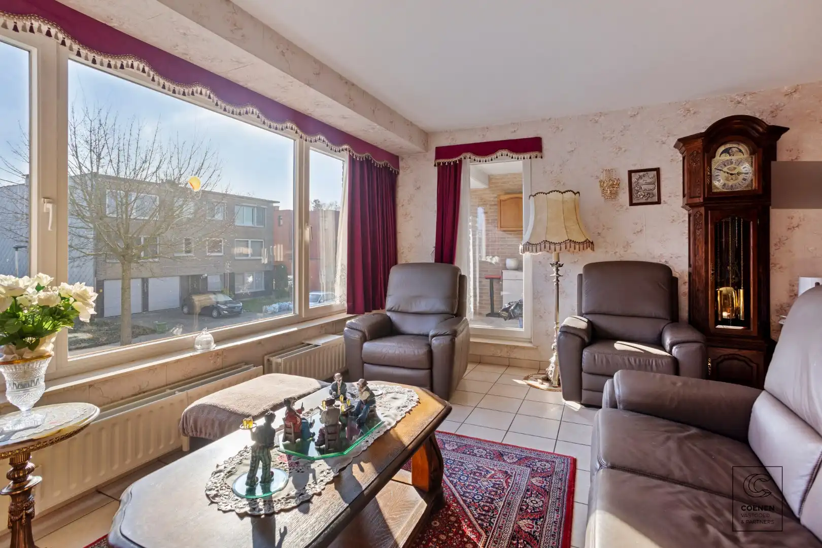 Lichtrijk appartement van 94 m² met twee slaapkamers te Zwijndrecht! foto 3