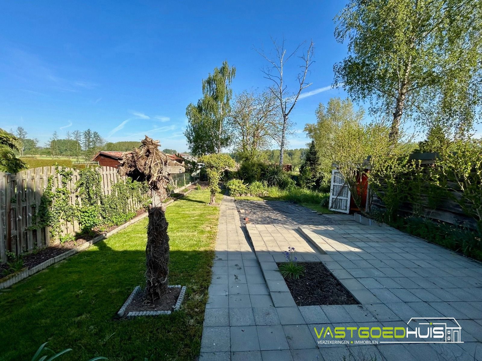 Karaktervolle gezinswoning met tuin en garage foto 24