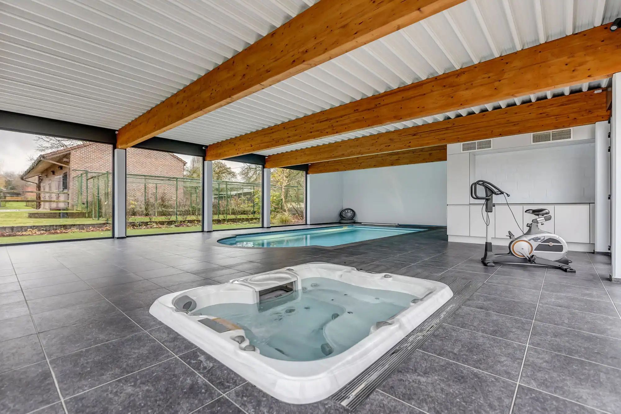 Exclusief landhuis met binnenzwembad en stallingen foto 14