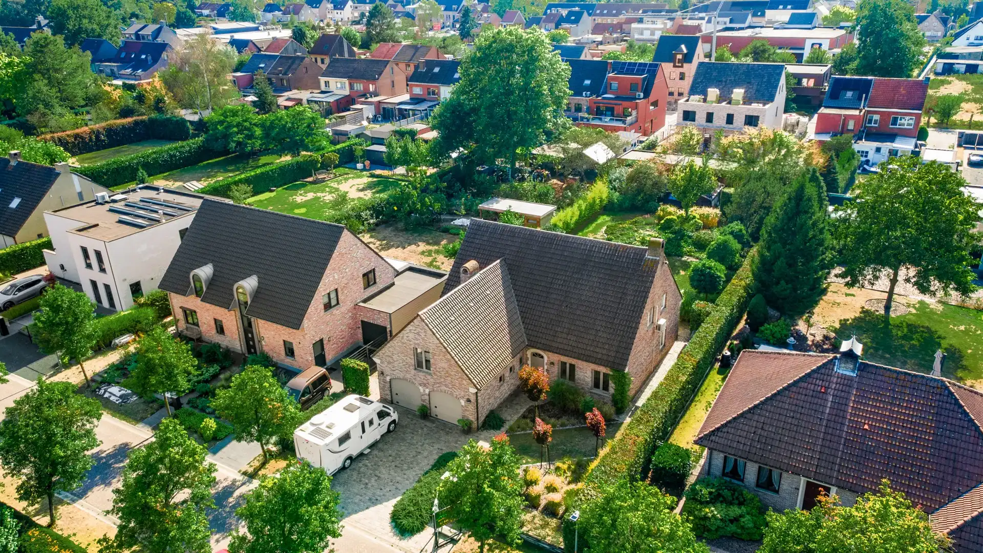 Ruime en lichtrijke villa in rustige, groene omgeving foto 3
