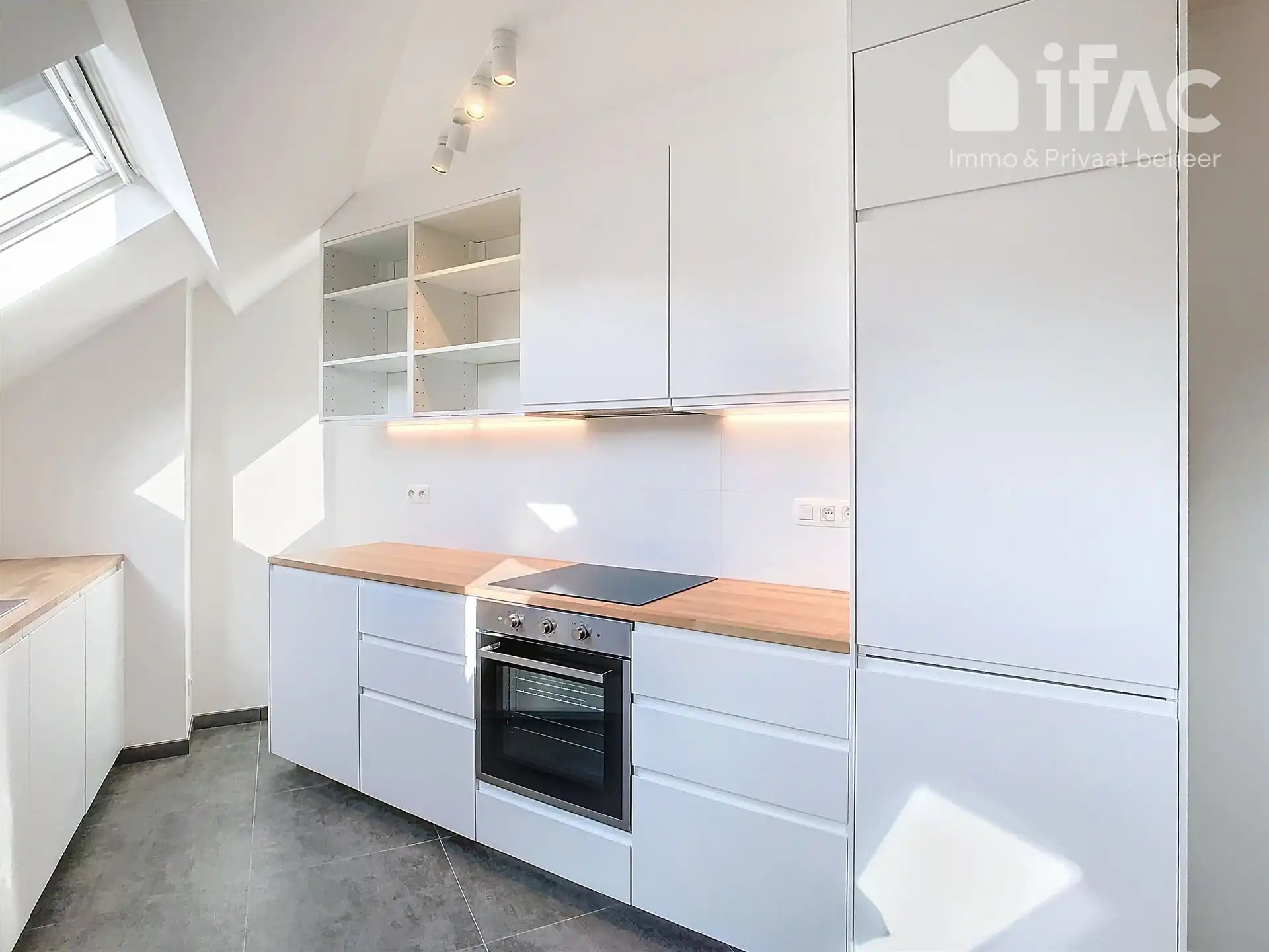 Goed gelegen en volledig gerenoveerd appartement foto 4