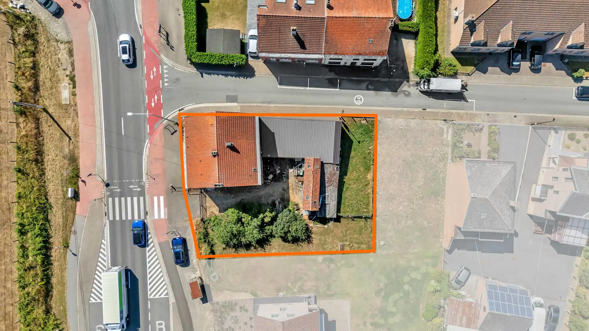 Projectgrond op 748m² op een strategische locatie te Lennik foto {{pictureIndex}}