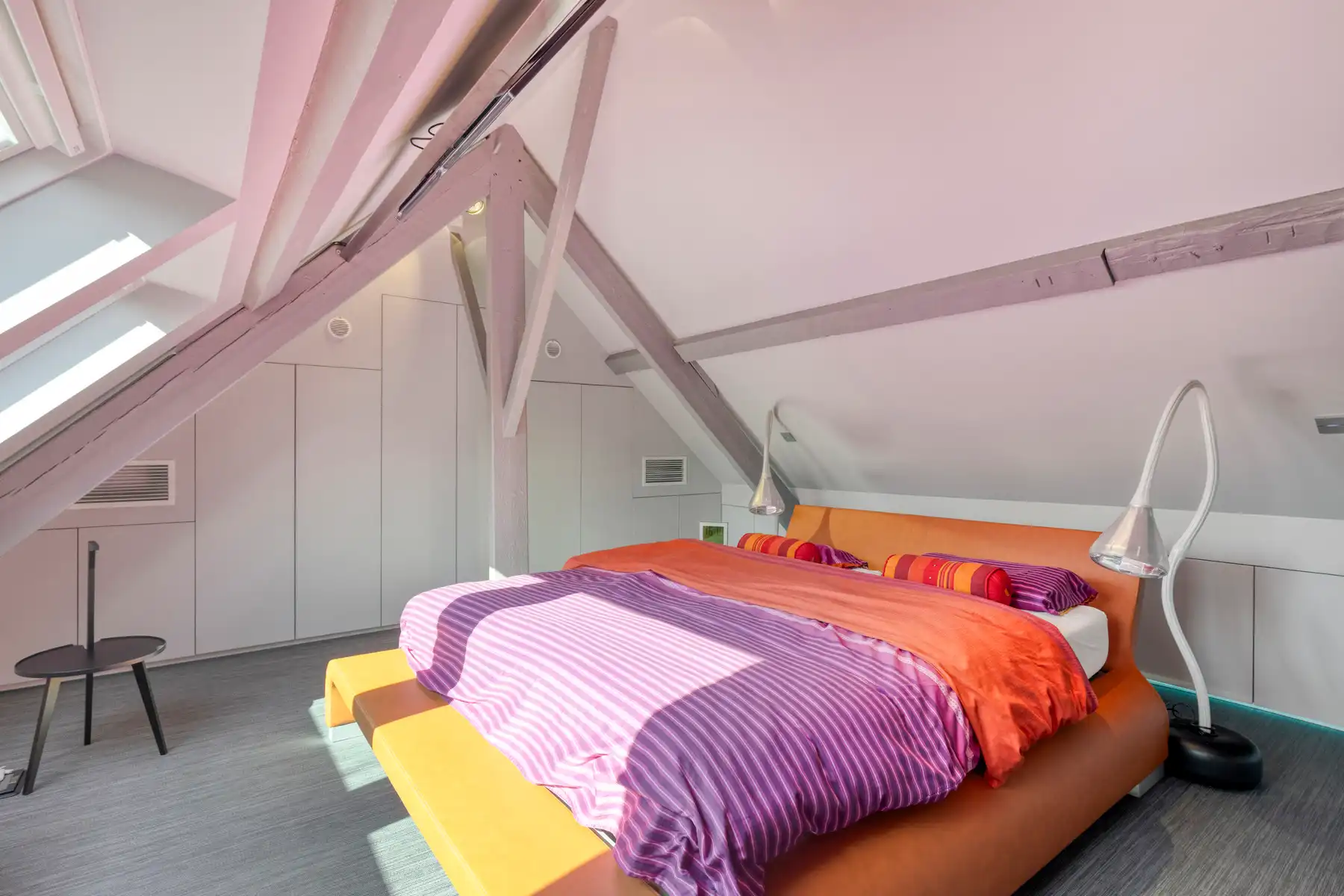 Gerenoveerde (2010) burgerwoning met dubbele garage foto 20