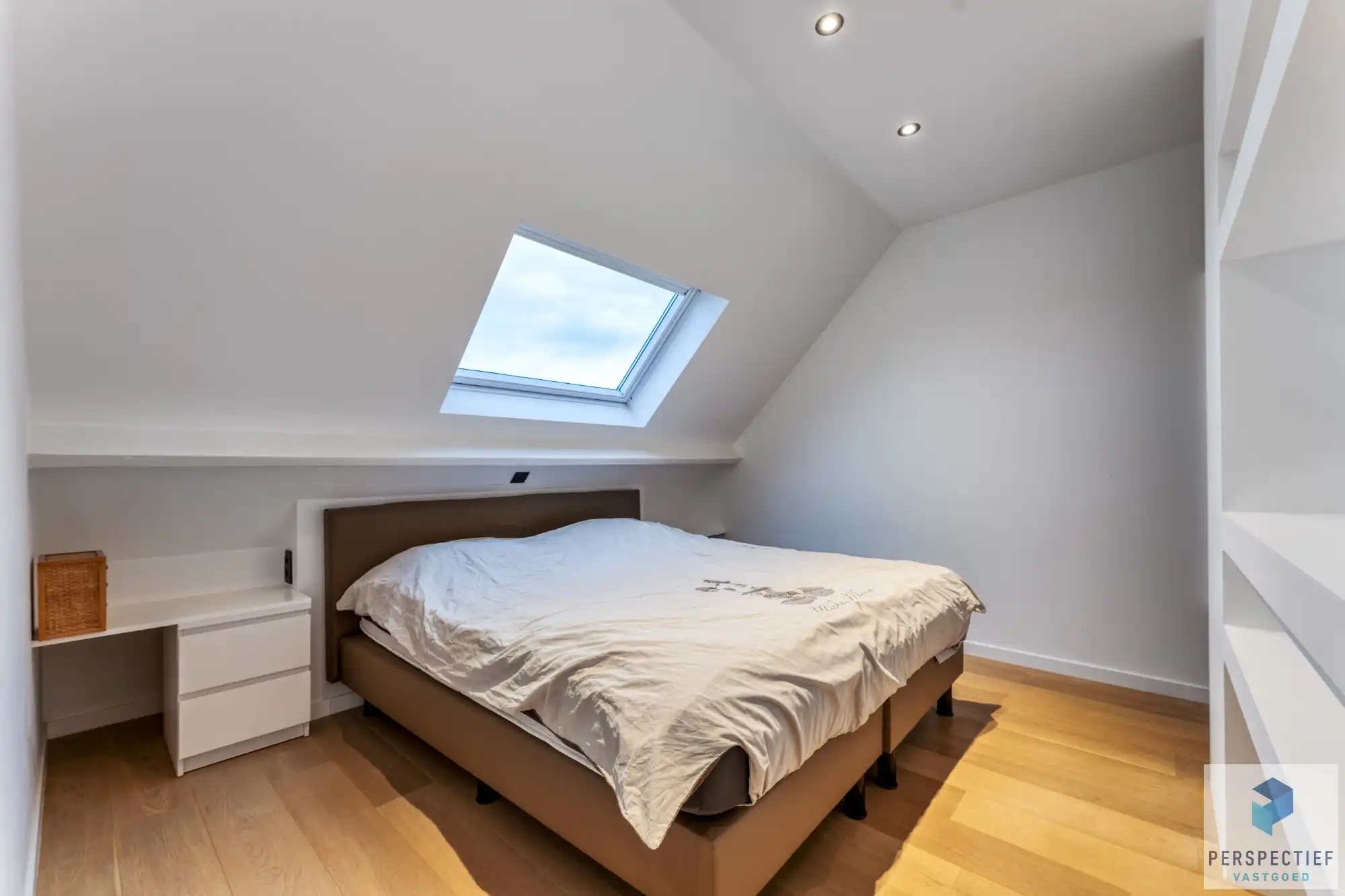 BEZOEKMOMENT ZATERDAG 28/02 VAN 10U TOT 12U | Ruime gerenoveerde woning met 4 slpk, grote tuin en garage foto 11