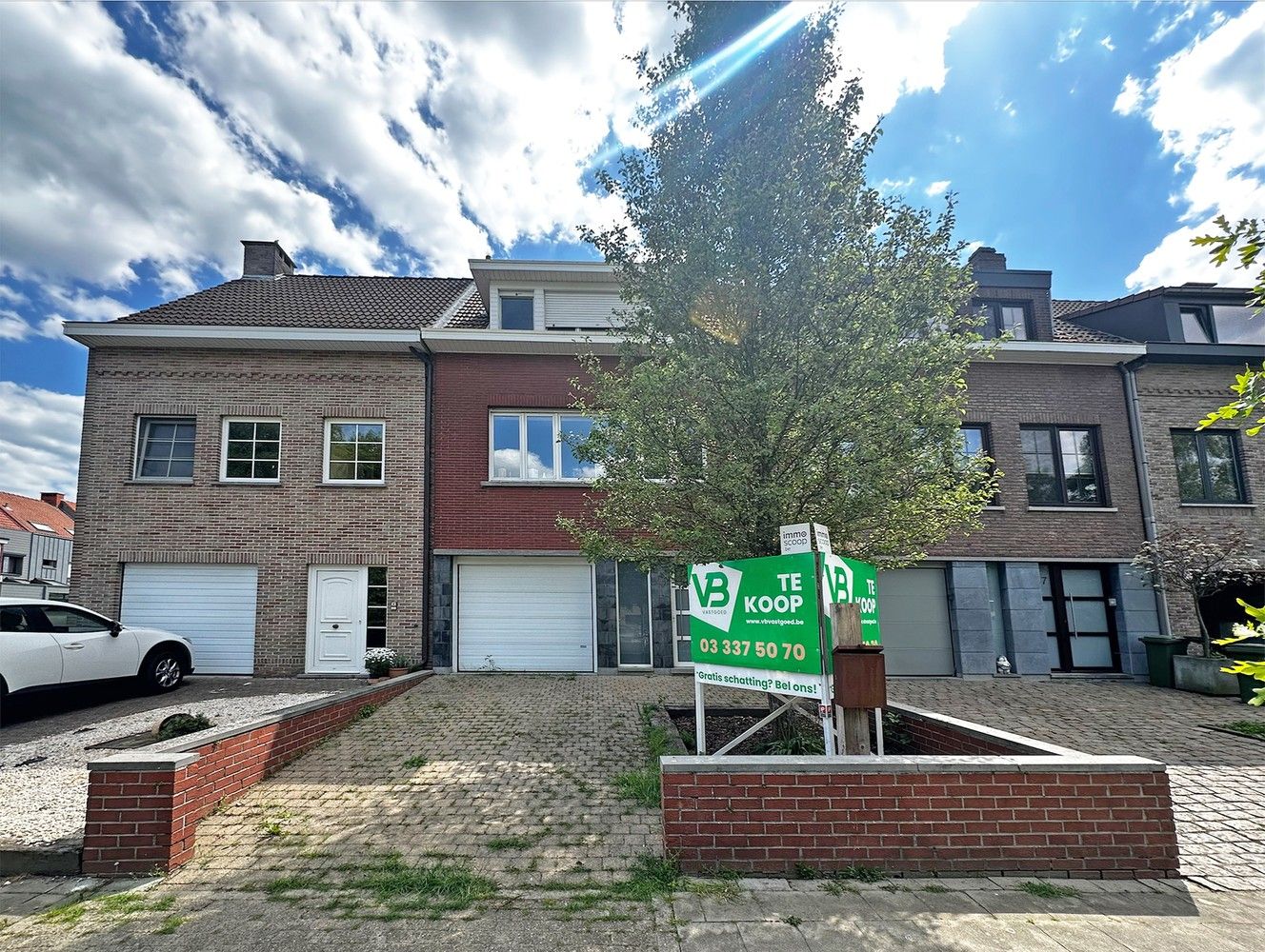 Ruime beletagewoning met 3 slaapkamers en een grote tuin in Wijnegem! foto {{pictureIndex}}