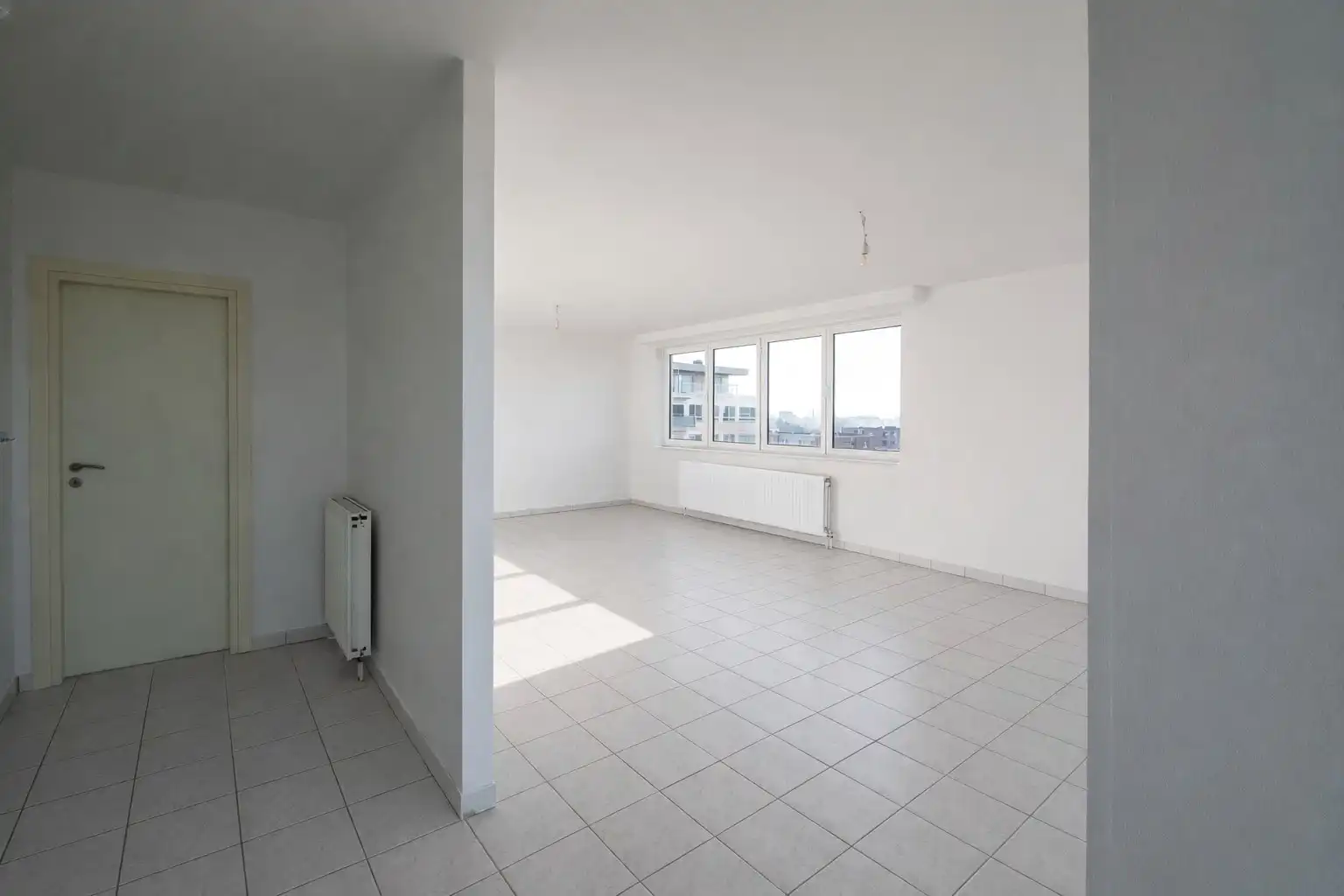 Lichtrijk appartement met mooi uitzicht, terras en garagebox foto 2