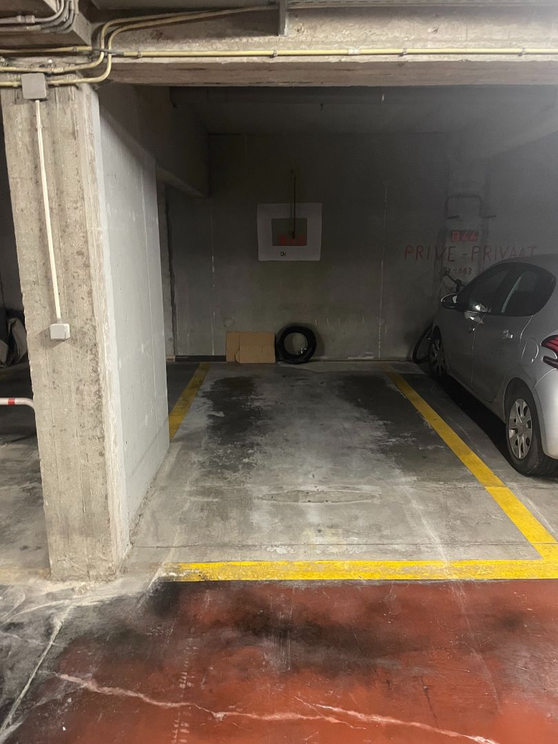 Parkeerplaats te koop foto 2