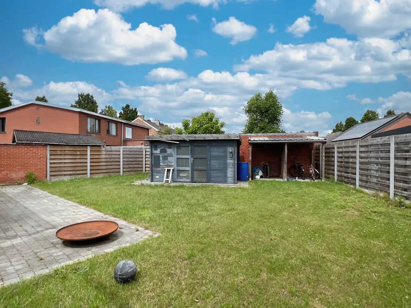 Instapklare, lichtrijke gezinswoning met zonnige tuin foto 16