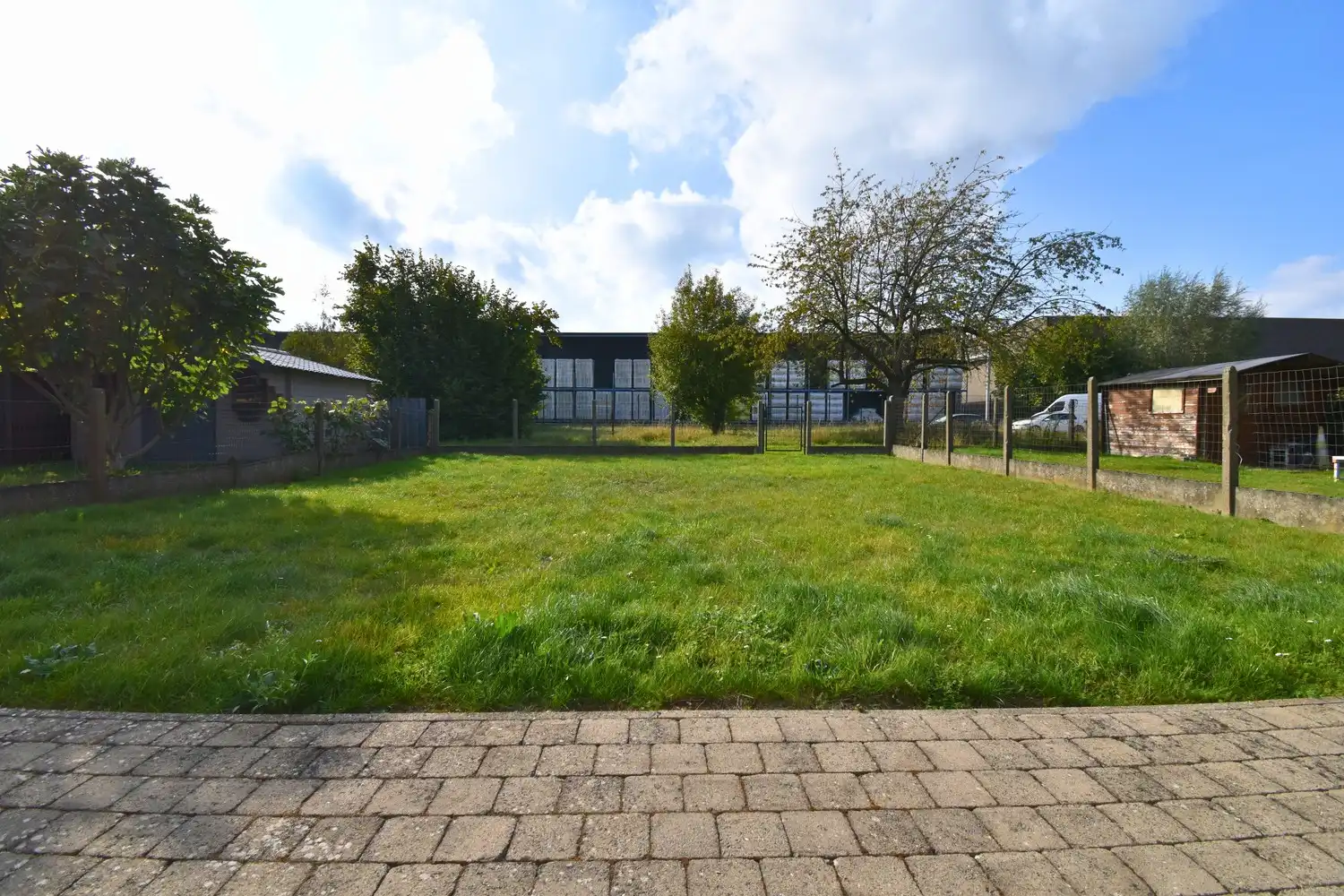 Appartement met 2 slaapkamers, garage en gemeenschappelijke tuin te huur in Sint-Pieters-Leeuw foto 2