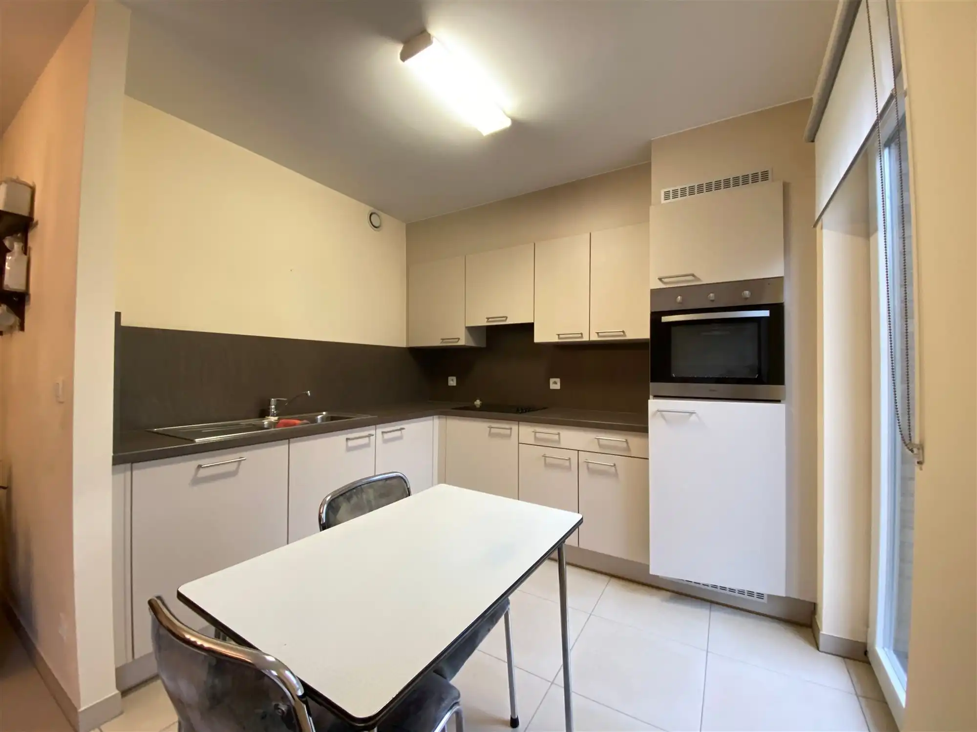 Ruim gelijkvloers appartement met twee slaapkamers, berging en ondergrondse autostaanplaats foto 8