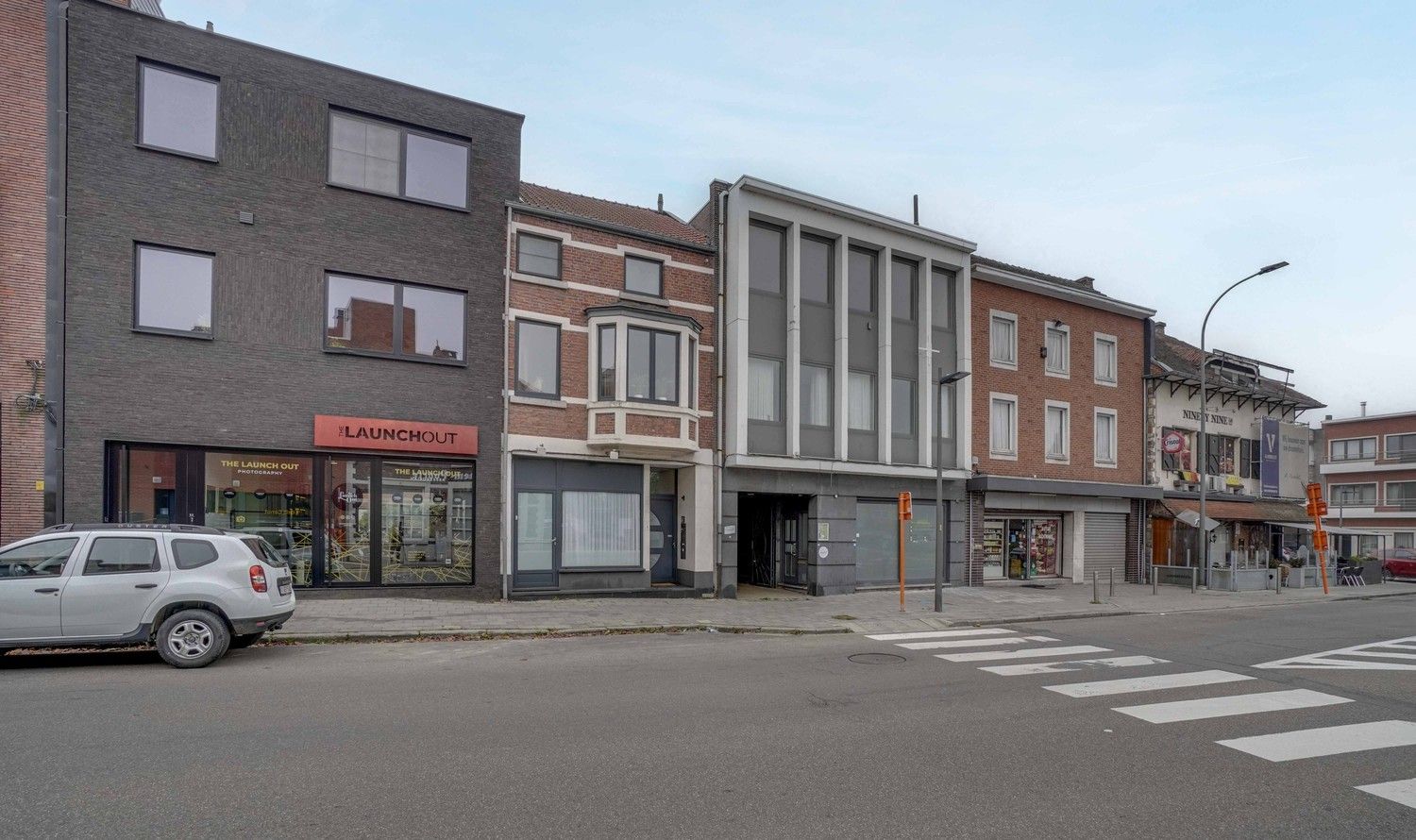 investeringspand met twee appartementen nabij het centrum van Sint-Truiden foto {{pictureIndex}}