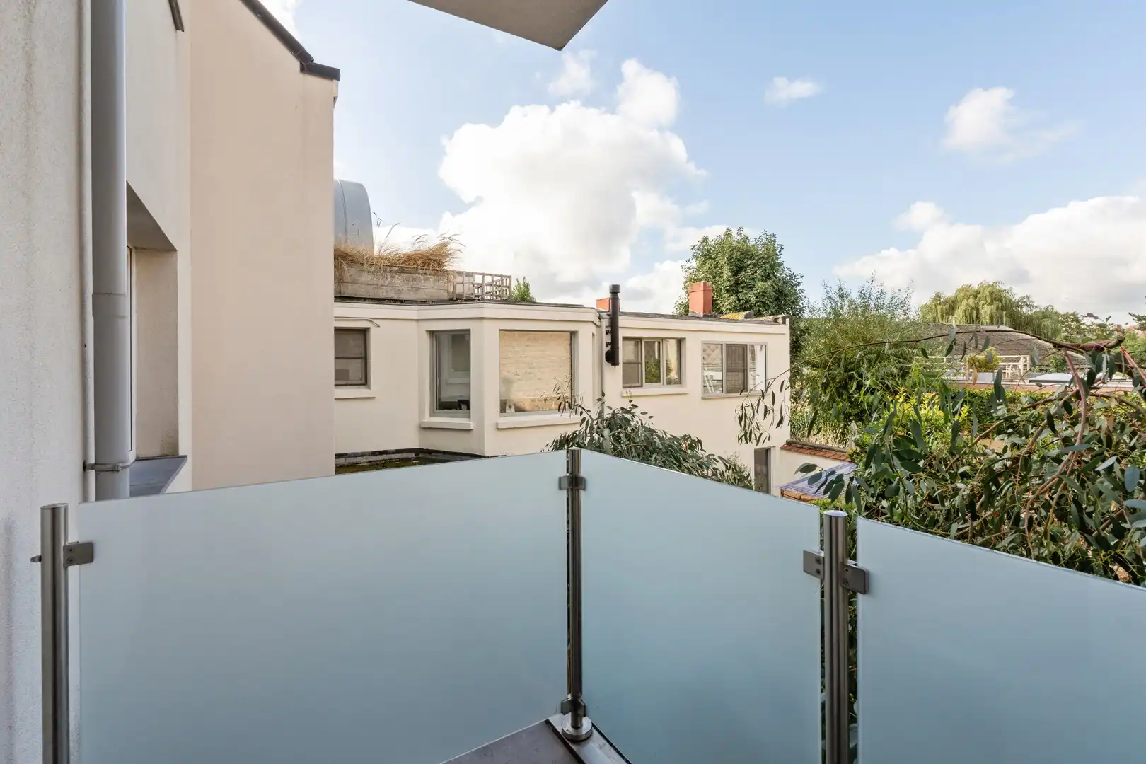 Gerenoveerd appartement met zonnig terras foto 12