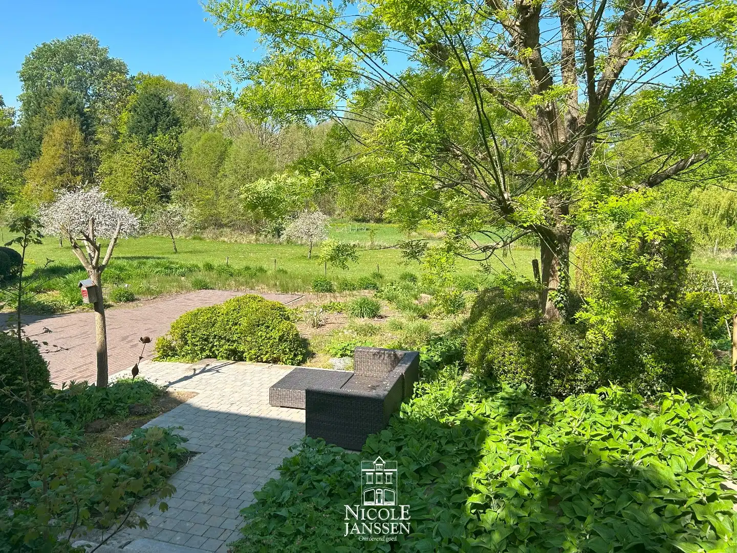 Zeer moderne en luchtige woning  foto 28