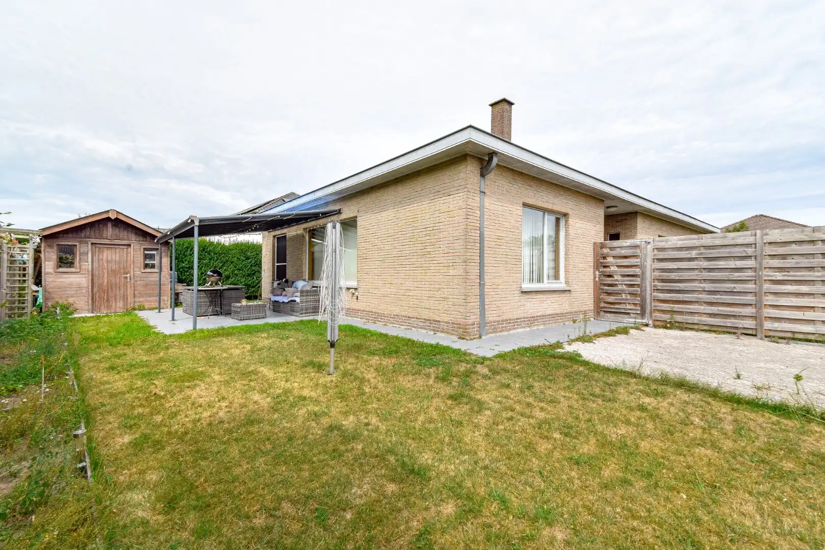 Ruime gezinswoning met grote tuin en 4 slaapkamers in  rustige woonwijk te Gistel foto 15