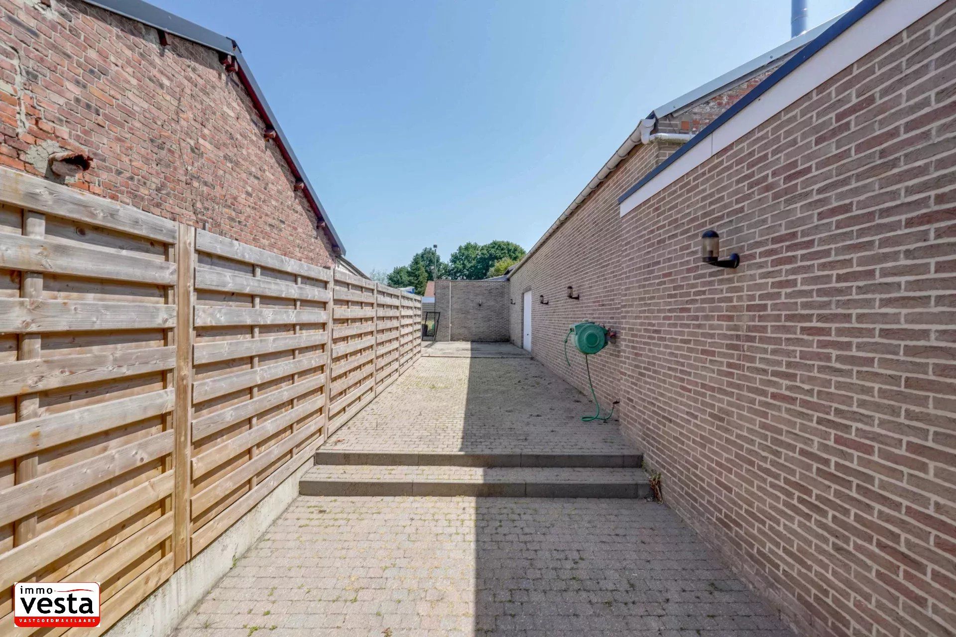 Ruime , landelijk gelegen woning met loods foto 25