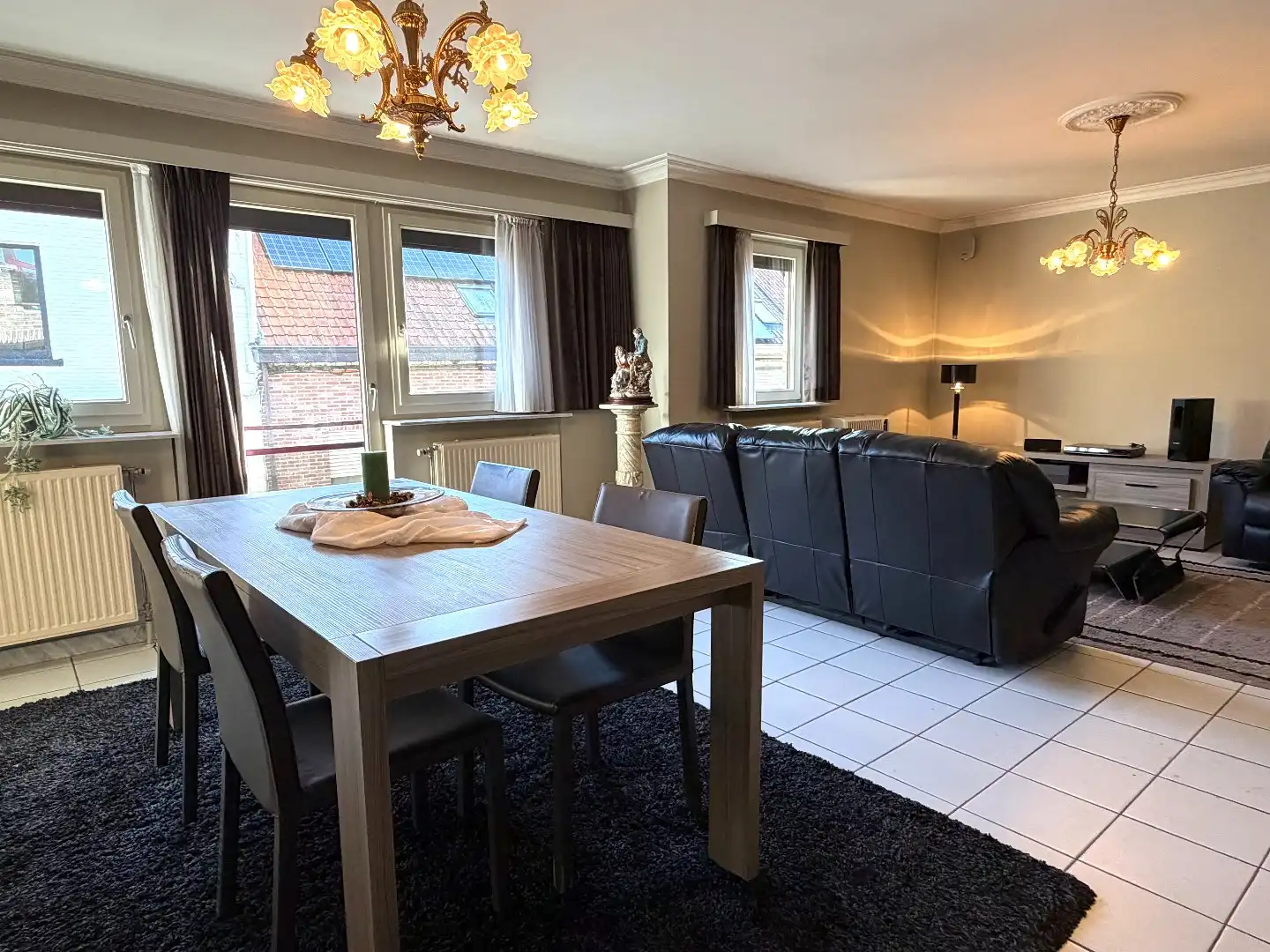 Appartement met 2 slaapkamers, garage en zuidgericht terras! foto 2