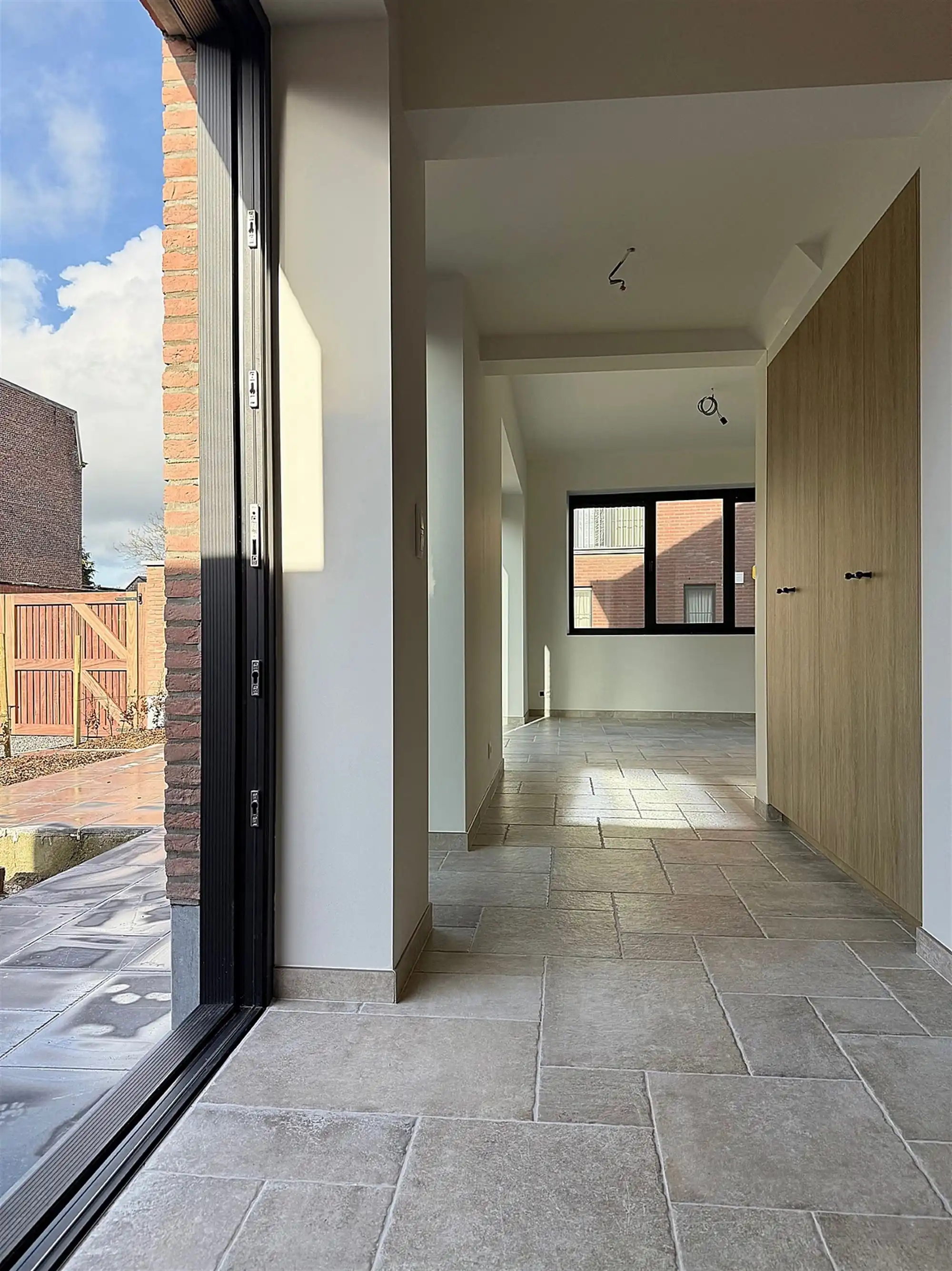 Ruime instapklare kwalitatief gerenoveerde WONING met 3 SLAAPKAMERS & TERRAS foto 9