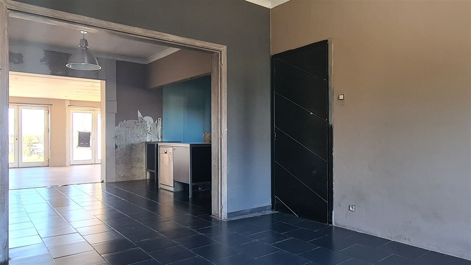 Hoofdfoto van de publicatie: Deels gerenoveerde woning op rustige locatie!