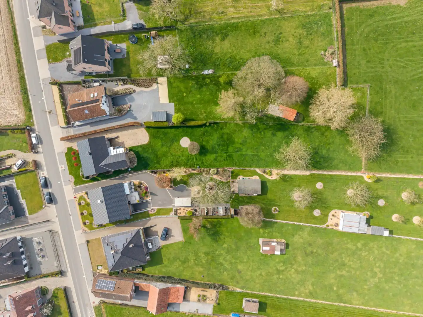 Zeer goed onderhouden gelijkvloerse gezinswoning op een riant perceel van 19a75ca op een rustige locatie te Schalkhoven, een deelgemeente van Hoeselt.  foto 6