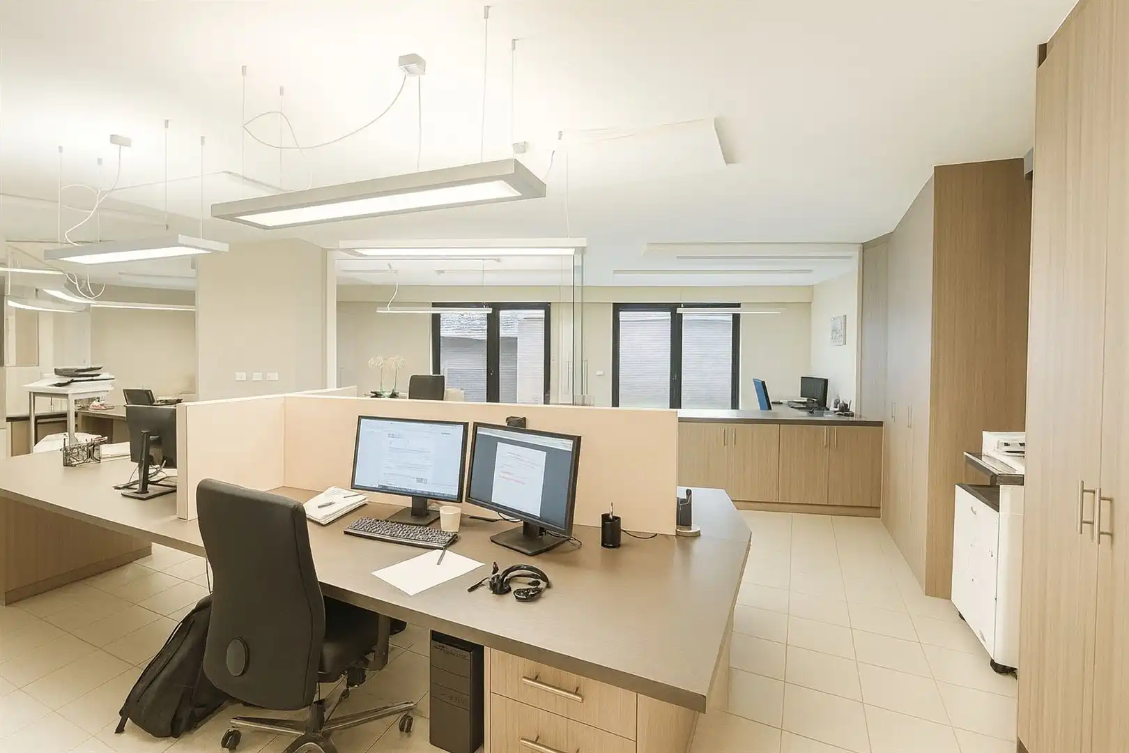 Uniek kantoorgebouw met duplex appartement te koop foto 6