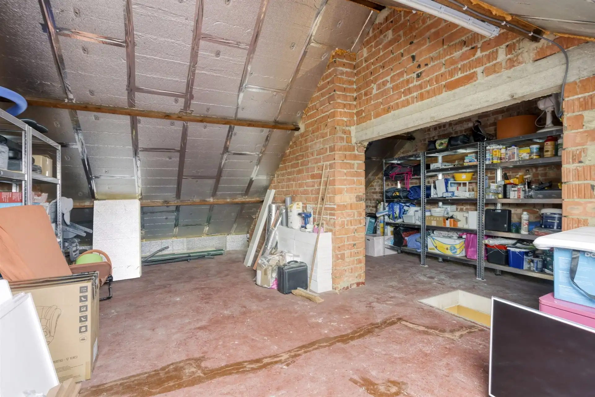 Halfopen bebouwing met 2 (mog. 3) slaapkamers en garage.  foto 18