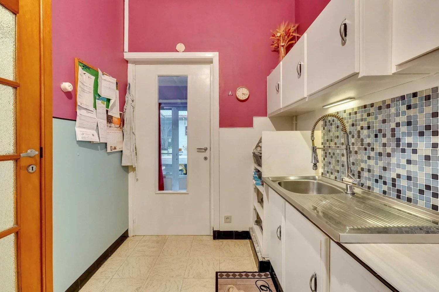 Ruime, te renoveren halfopen woning foto 12