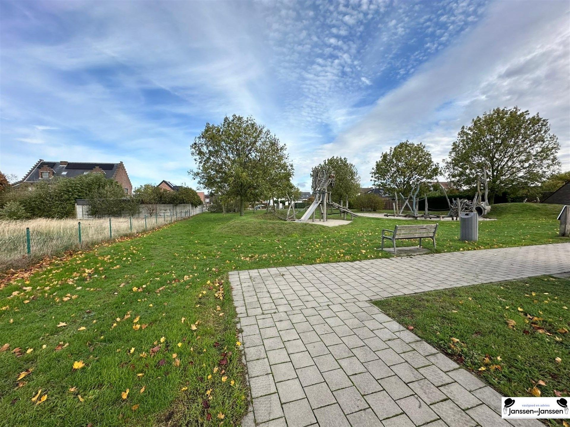 Mooi stuk bouwgrond voor halfopen bebouwing foto 4